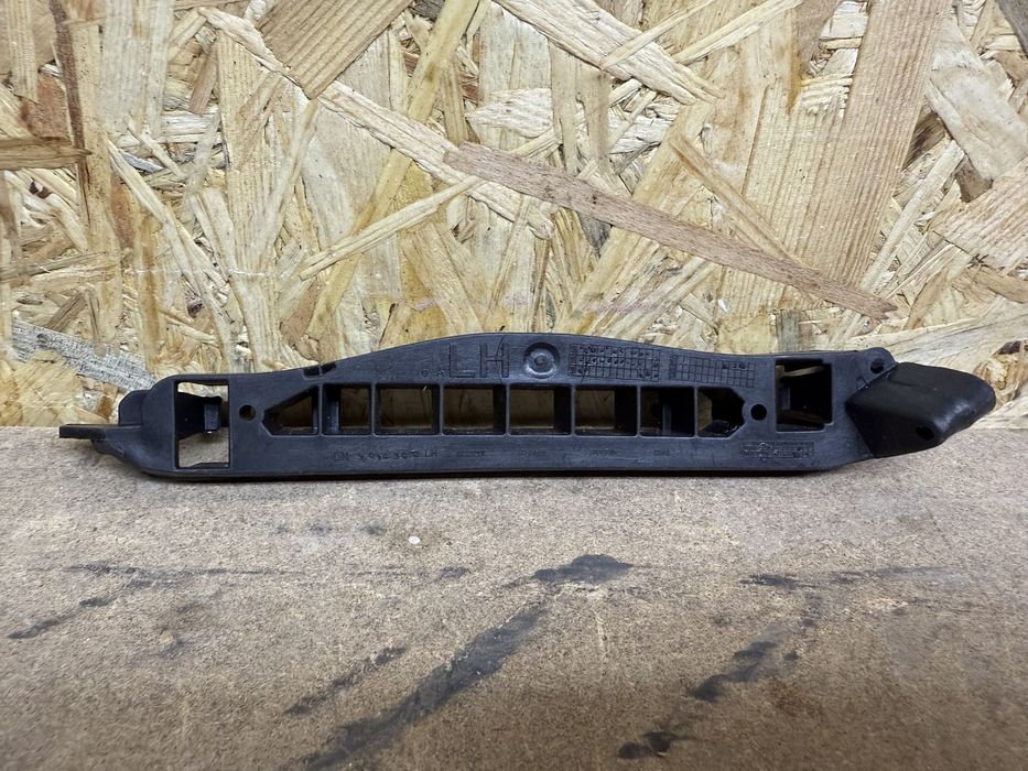 OPEL CORSA E ŚLIZG ZDERZAKA LEWY PRZÓD MOCOWANIE 39014302 K123/85