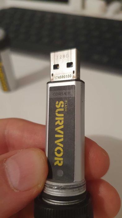 Pendrive Corsair Survivor 128GB