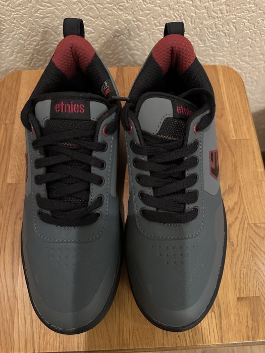 Кросівки - 41 розмір