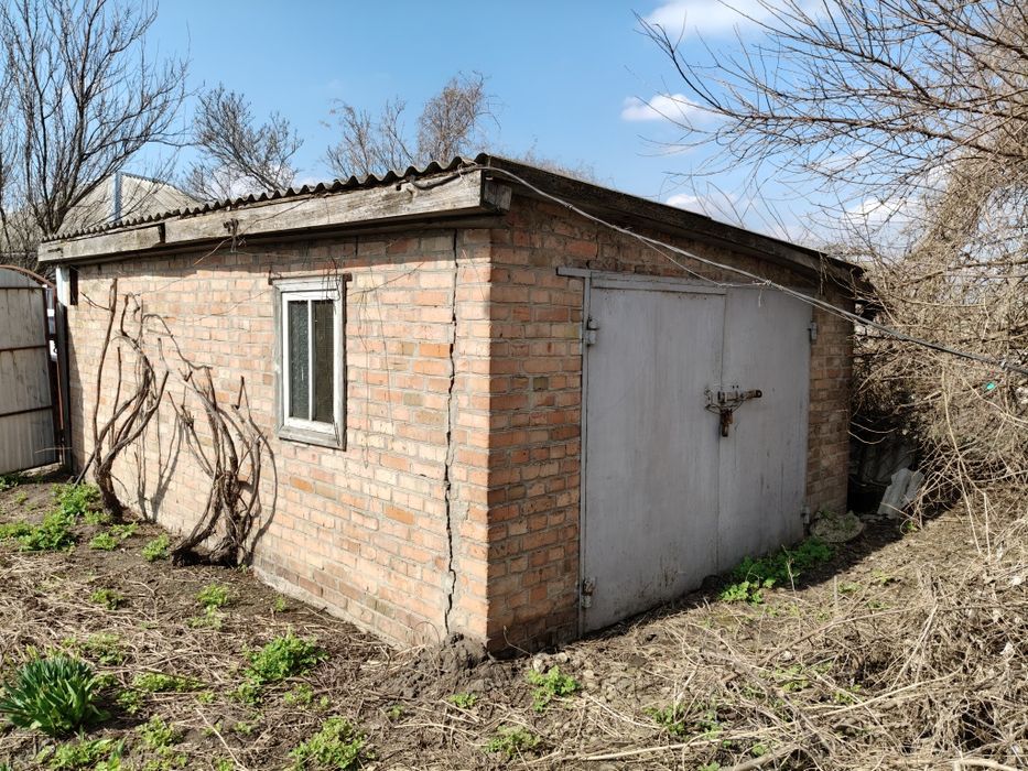 Продаж 0/5 будинку з окремим двором