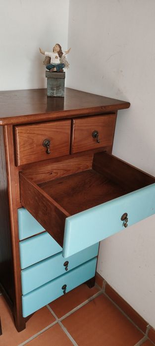 Cómoda vintage  em madeira –  gavetas azul turquesa