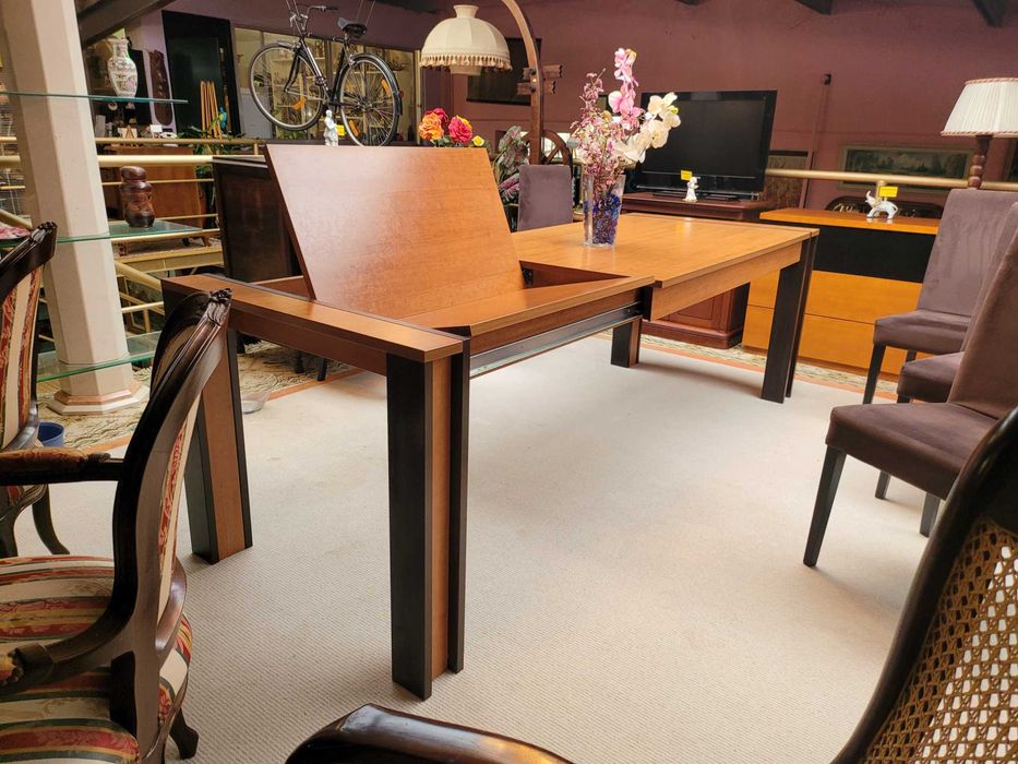 Solid Wood Table – Extendable – Very Good Overall Condition – Table Only64584264407299124