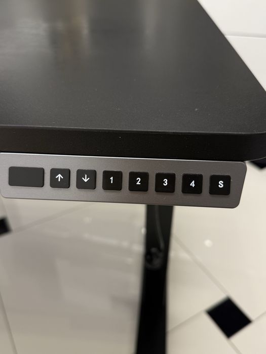 Комп'ютерний стіл E-Table Universal з регульованою висотою