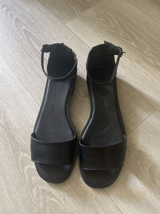 Босоніжки шкіряні