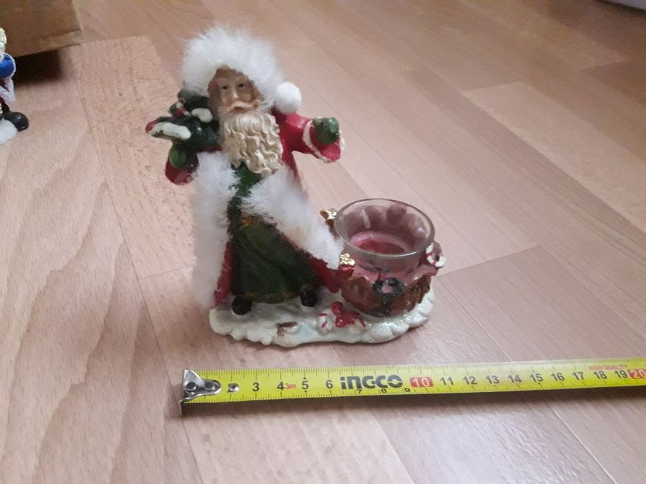 новорічні іграшки на ялинку