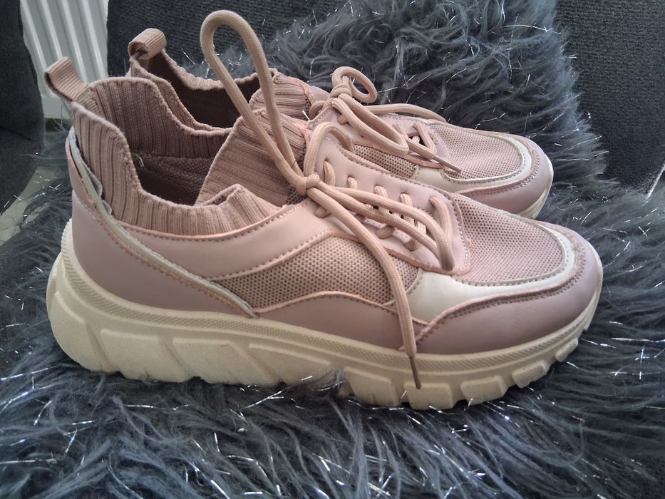 Damskie buty sportowe