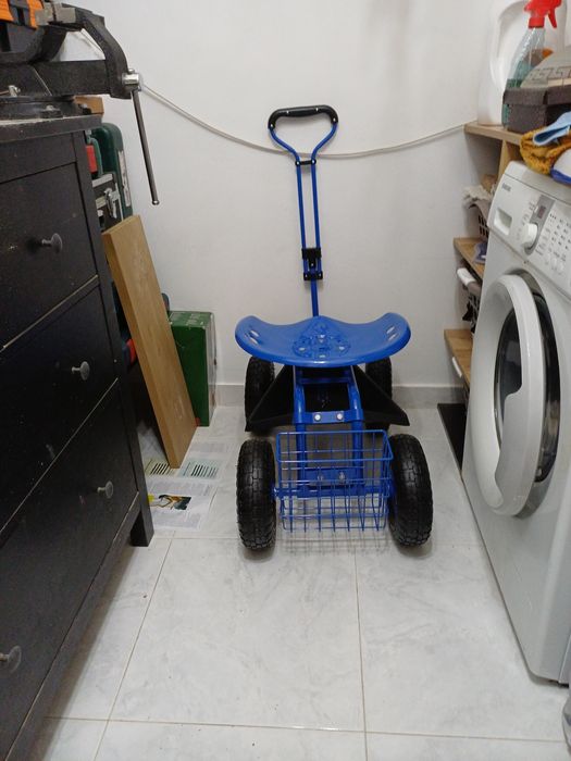 Carro de jardim e banco de trabalho