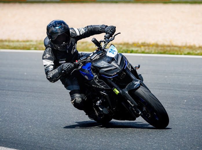 Yamaha MT09(troco por mota de pista)
