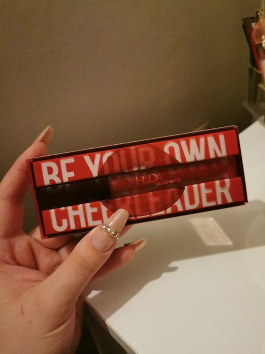 Huda Beauty liquid matte cheerleader