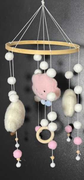 Drewniana Karuzela nad łóżeczko dla dzieci Delikatne dzwonki chmurki