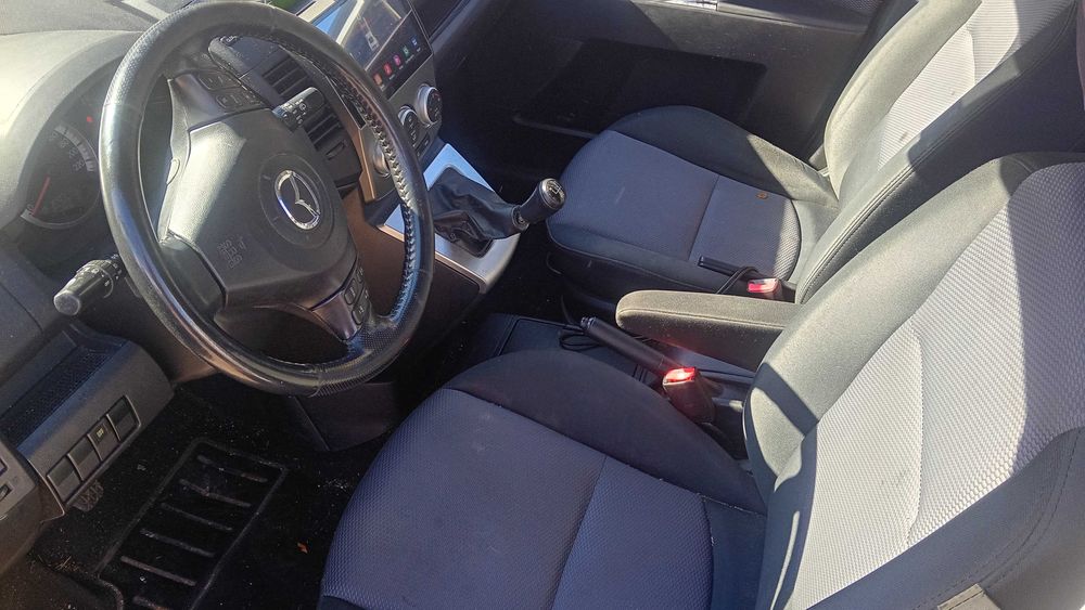 Carrinha Mazda de 7 lugares de 2006