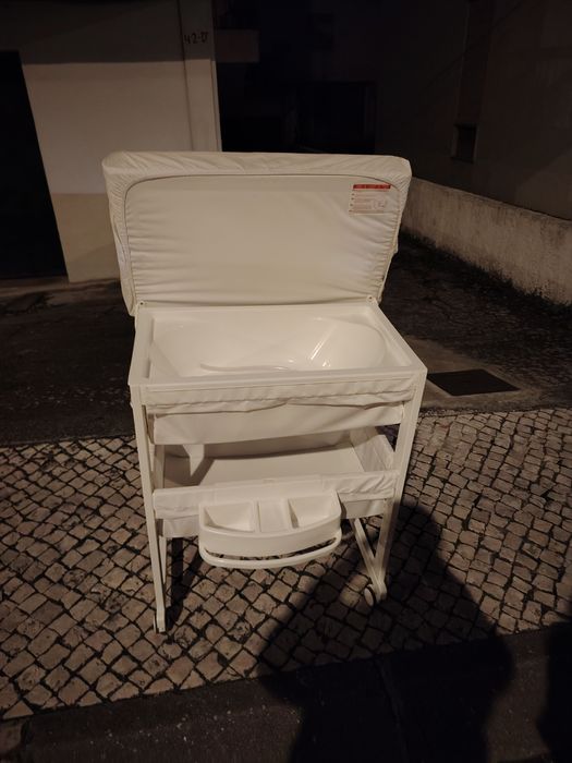 Vendo banheira e muda fraldas para bebe usado mas com pouco isso vendo porque o meu filho já não usa mais