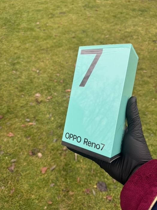 Телефон Oppo Reno 7