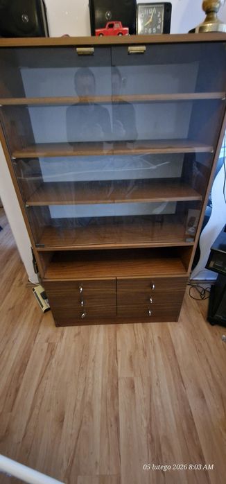 Sprzedam dwa regały z czasów PRL,dwa stoliki i krzesło obrotowe i wers