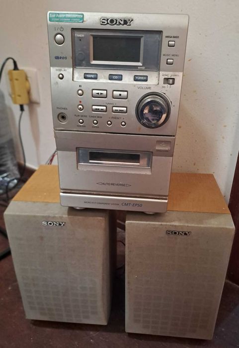Aparelhagem Sony com CD, Rádio e Cassete – com Colunas Originais
