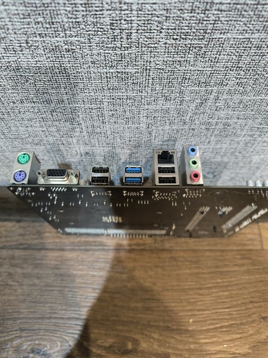 Комплект Материнская плата 
F2A68HM-S1