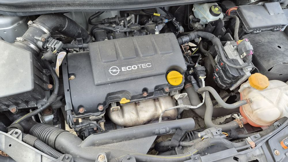 Silnik 103.000km 1.4 A14XER 87km benzyna opel corsa d meriva b astra j IV 4 kompletny