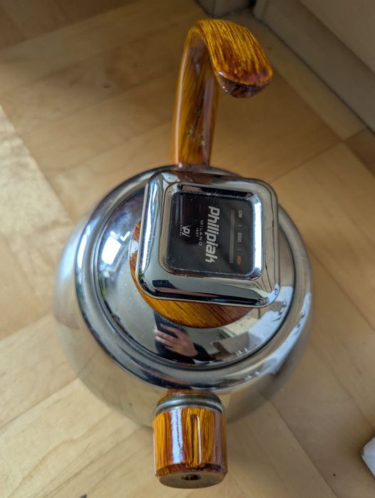 Tradycyjny czajnik stalowy na indukcje