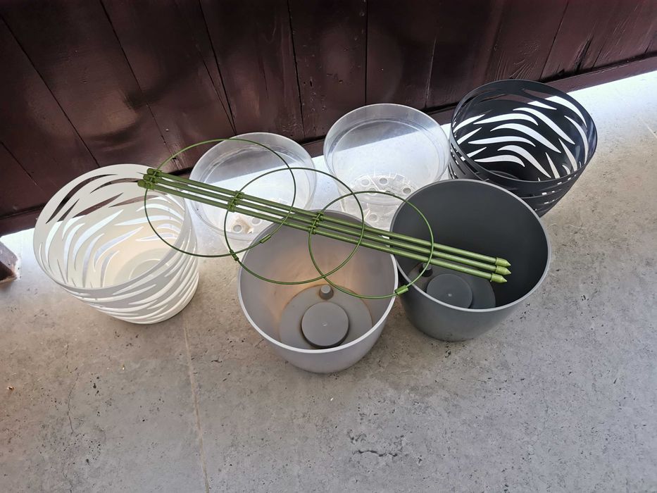 Zestaw ogrodowy balkonowy doniczki spryskiwacz