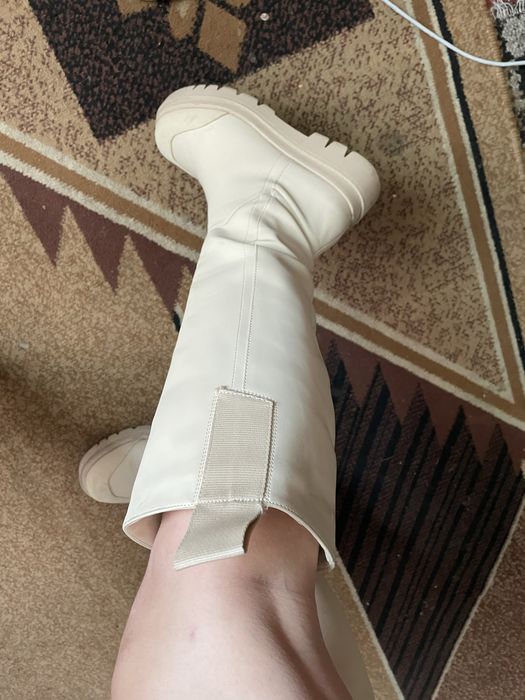 Чобітки жіночі в гарному стані