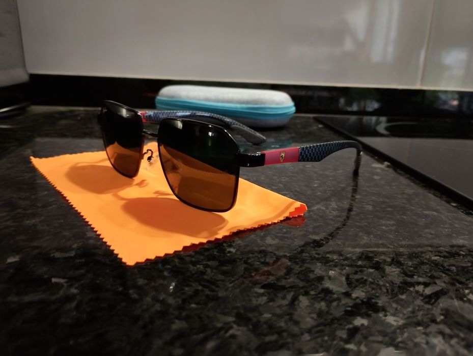 Óculos Ray-Ban Scuderia Ferrari - Como Novos