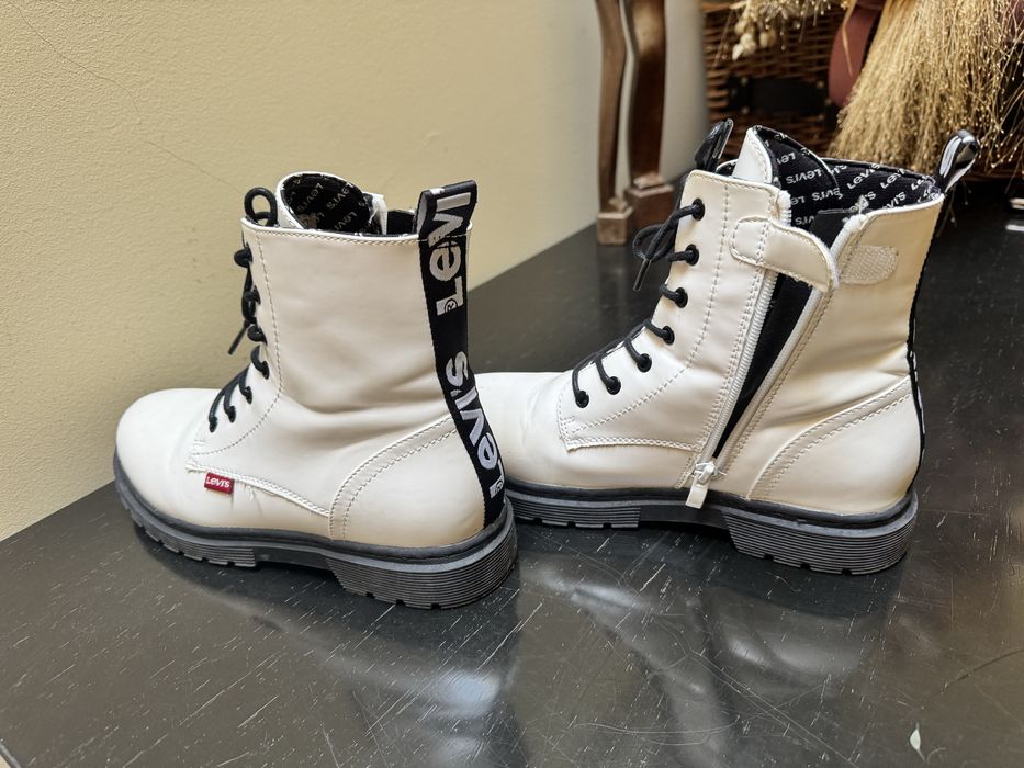 Botas brancas Levi’s 38