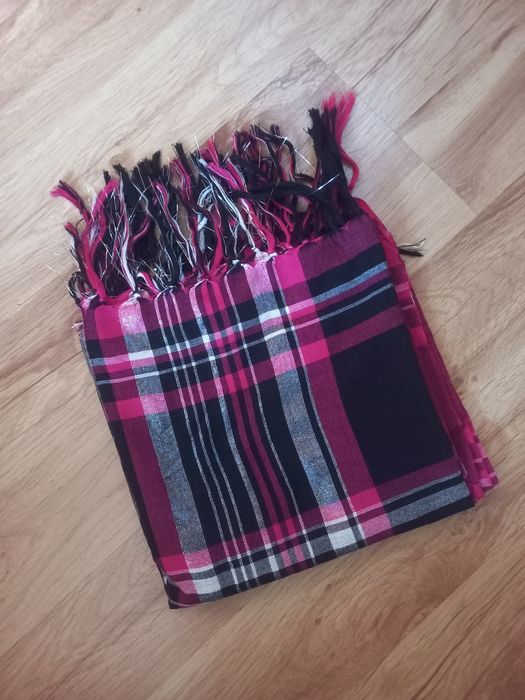 Apaszka ze srebrną nitką