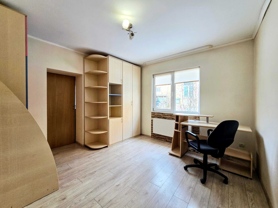 2-Х кімнатна квартира на вул.ГЕРОЇВ МАЙДАНУ( р-н Юність Буковини).