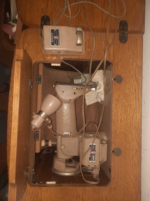 Maquina de costurar antiga Singer 191B 1959 com móvel