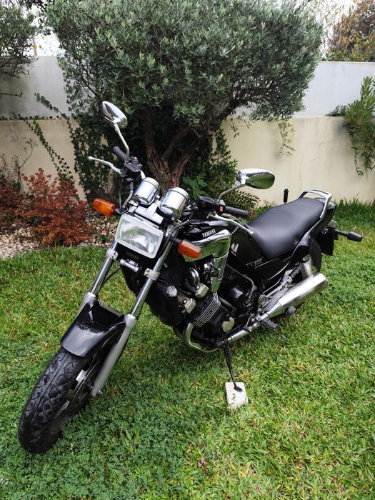YAMAHA FZX 750 — 1997 | PRETA
