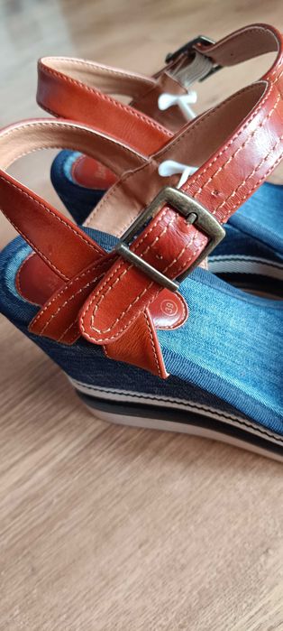 Sandały damskie firmy Bata