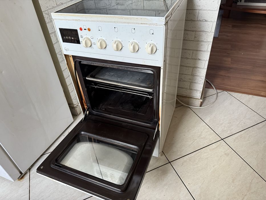 Kuchenka elektryczna z piekarnikiem