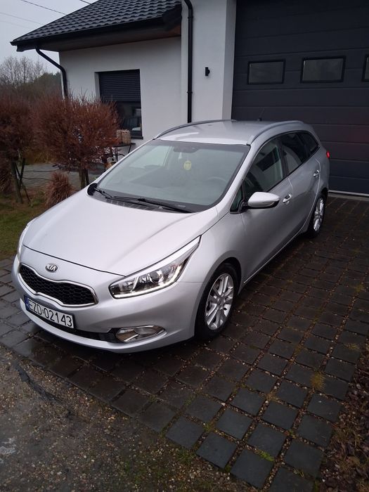 Kia Ceed piękna, zadbana, serwisowane, wnętrze  samochodu  czyste od n