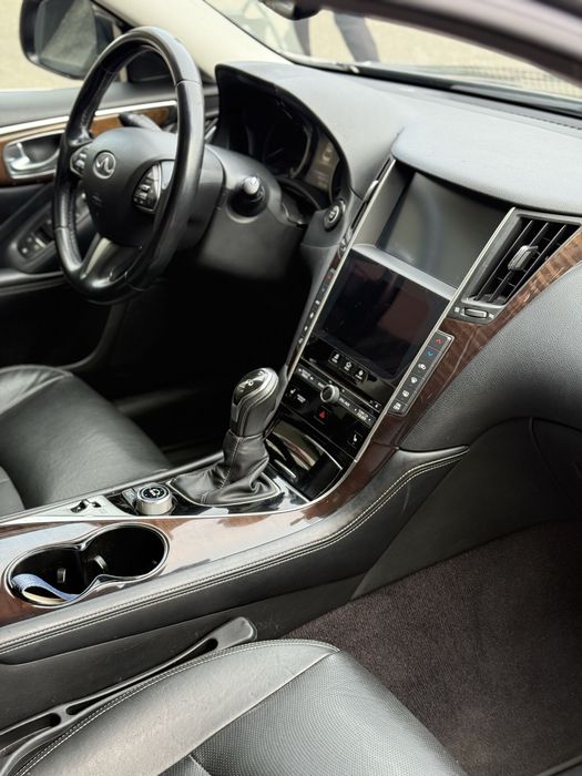 Infiniti q50 Premium 3.5 л гибрид Инфинити Hybrid