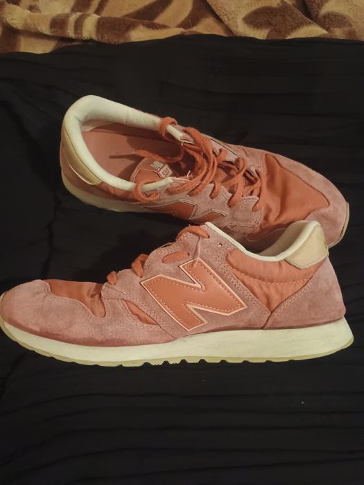 Buty sportowe różowe zamsz materiał rozm 39,5, 520 New Balance