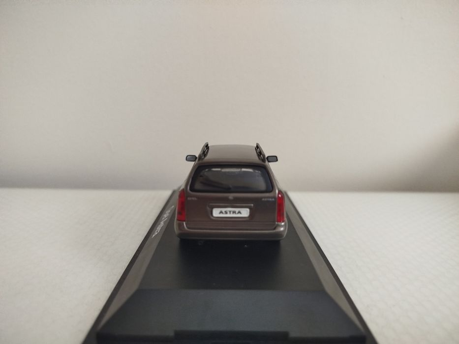 Miniatura Opel Astra Caravan 1/43 Nova