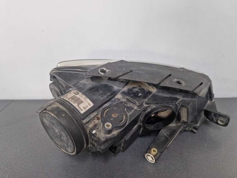Volkswagen Passat B6 05r.-  Lampa Przód Lewa