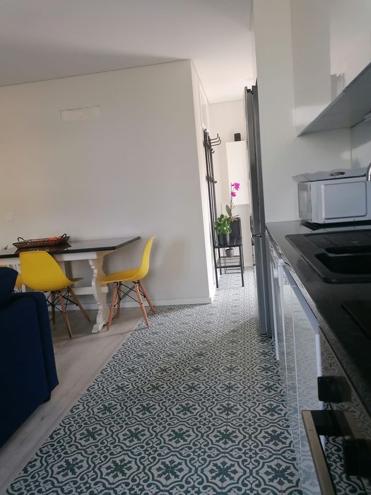 Aluga-se andar moradia T2