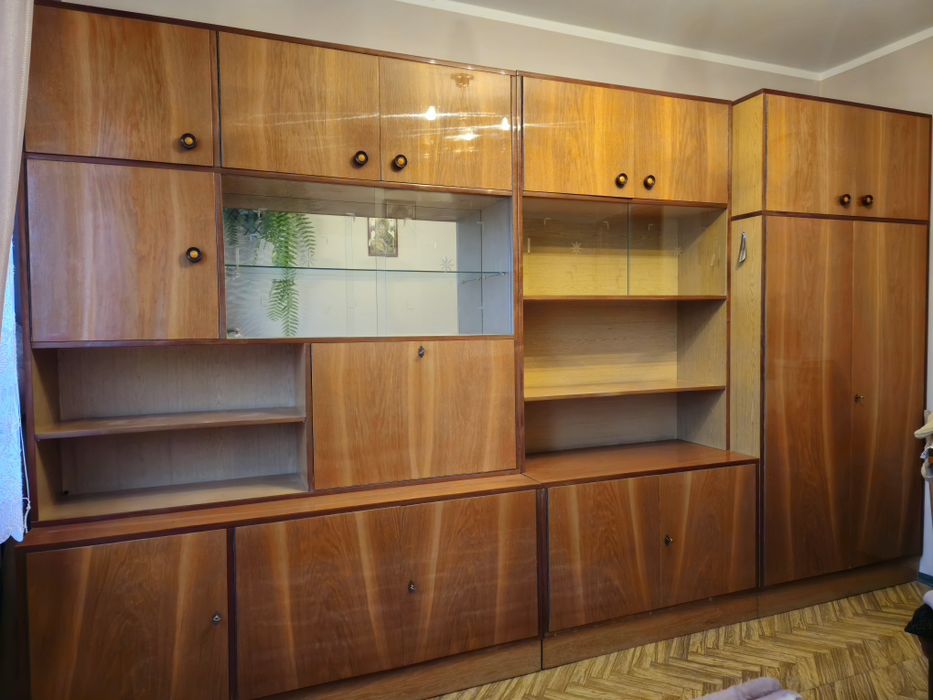 Regał drewniany z szafą