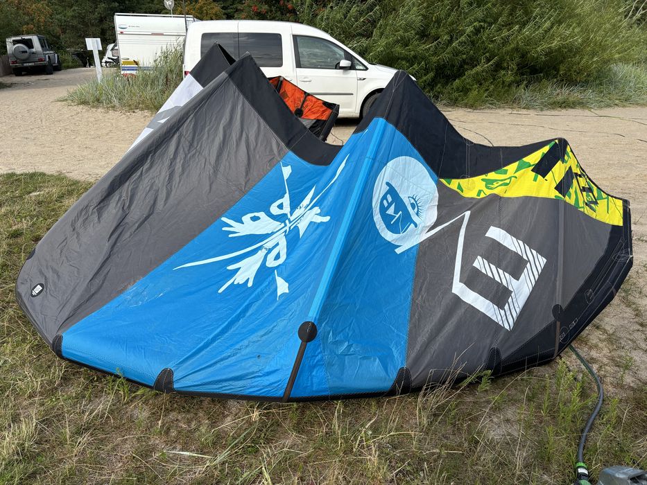 Zestaw latawców North Evo 8 i 11m z barem