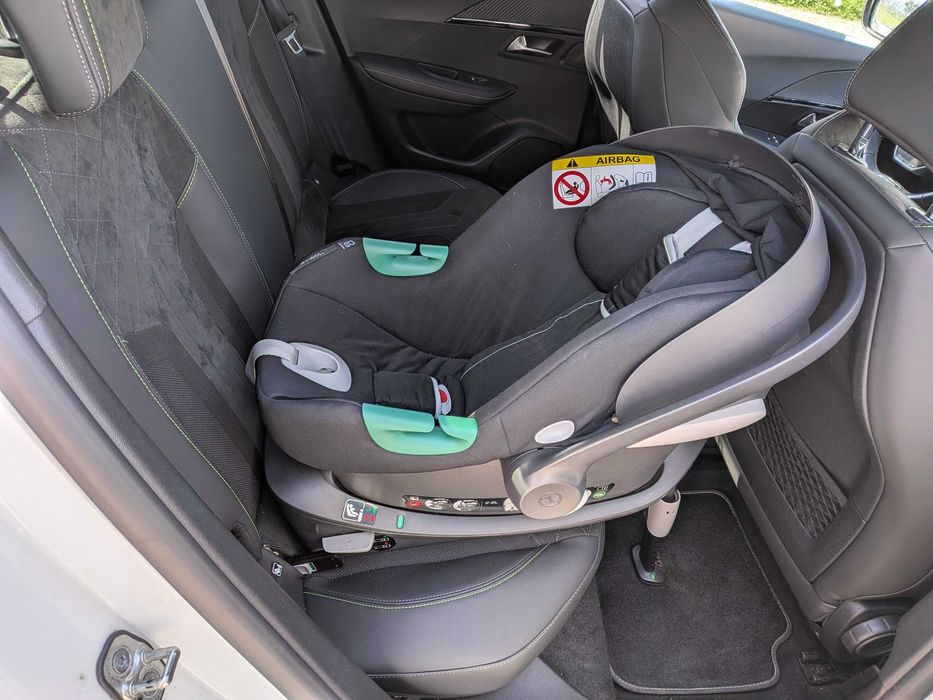 Carrinho de Bebé Cybex EOS Black + Base Isofix One Cybex (Quase Novo)