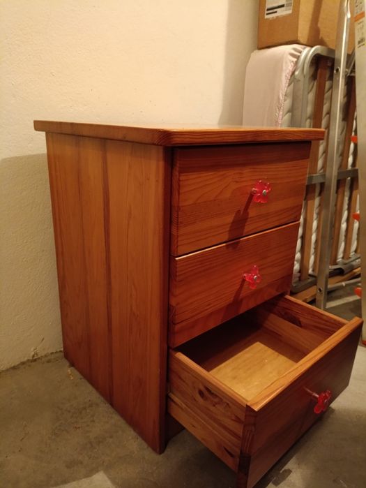 6 peças de mobiliário para desocupar e em bom estado.