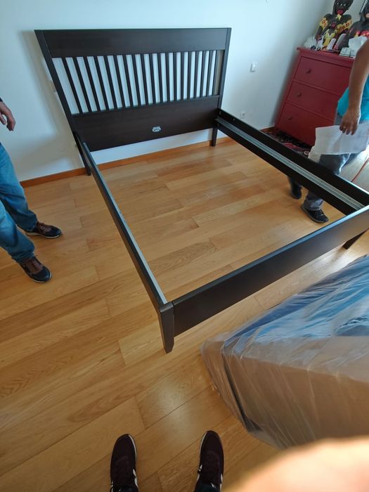Vendo cama de casal  bem conservada  com Estrado