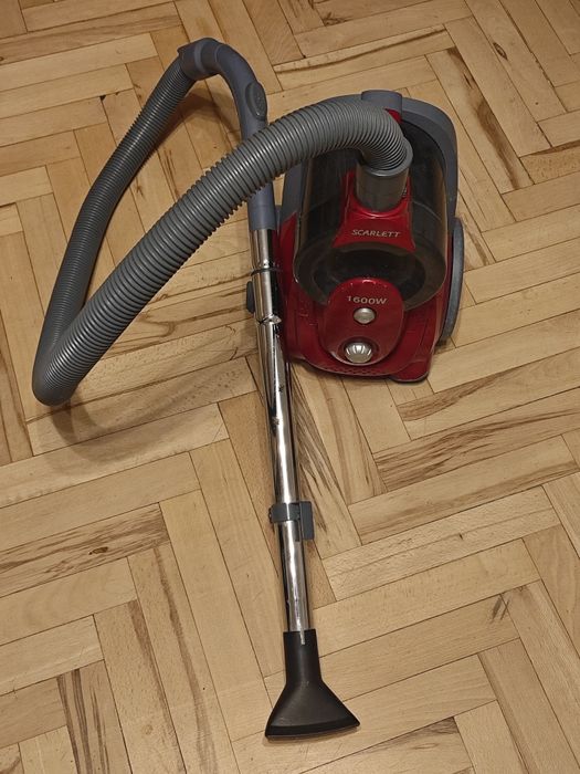 Пилосос SCARLETT 1600W — компактний та потужний