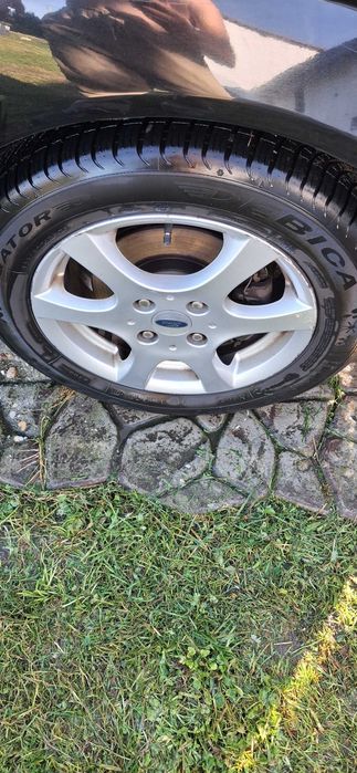Ford Fokus     .