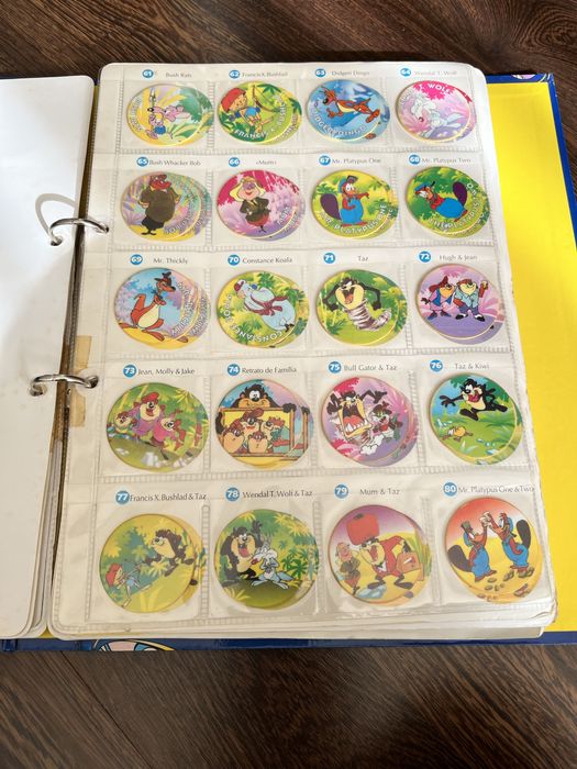 Caderneta de tazos completa