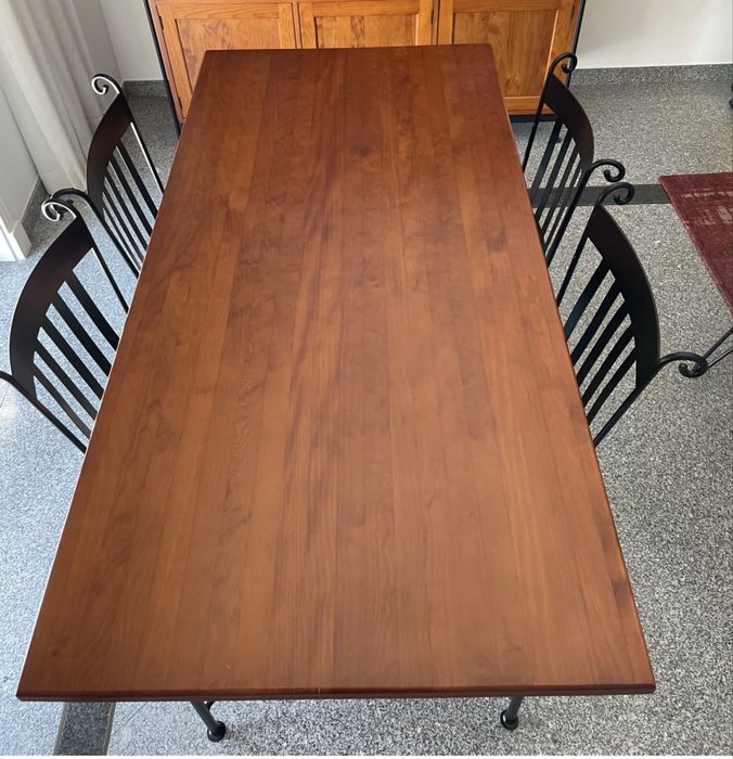 Mesa de sala de jantar e 4 cadeiras