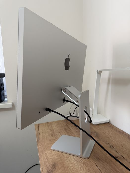 Apple Studio Display A2525 27" 5K Retina with Tilt- and height-adjustable stand / Nano-texture glass