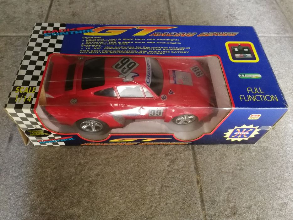 Carros e motos de exposição originais