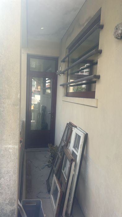 Caixilharia de alumínio, pvc e madeira